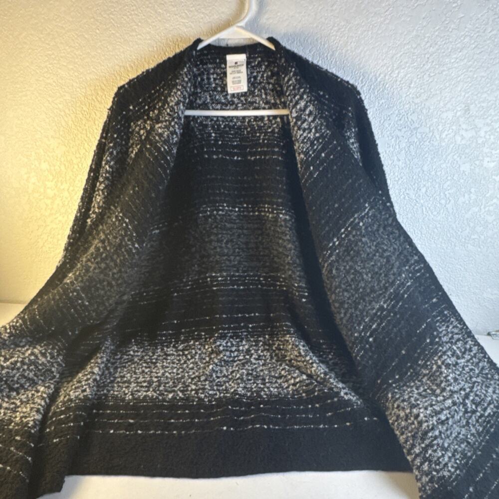 (9012)Woolrich Women's Striped Knit Polyester Shawl Wrap Black Gray White - Picture 3 of 8